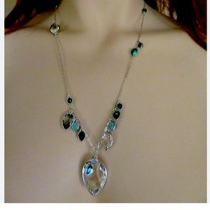 Beautiful in mint condition Swarovski gem necklace